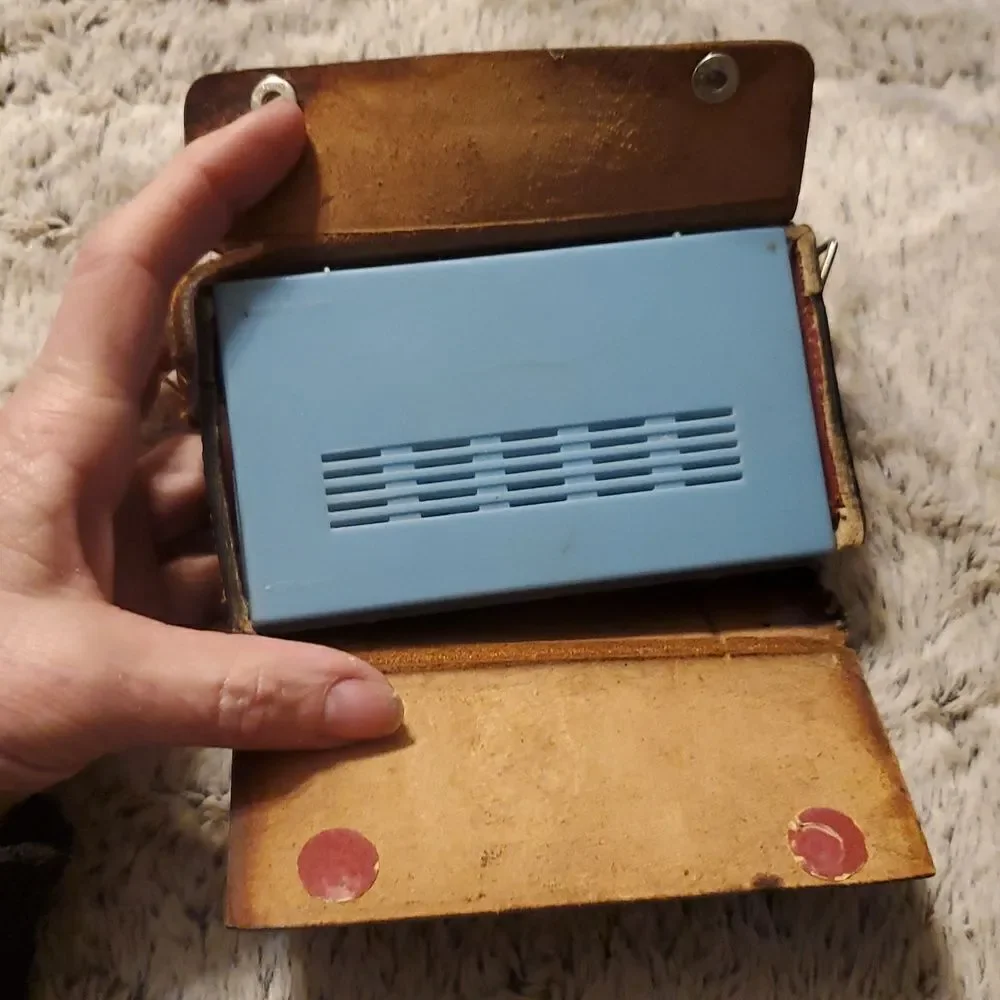 Radio Corp. SR-H107 transistor radio, likely from around 1961 With Case Military - Picture 10 of 16